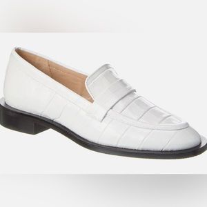 Palmer Sleek Croc-Embossed Leather Loafer. Size 8.